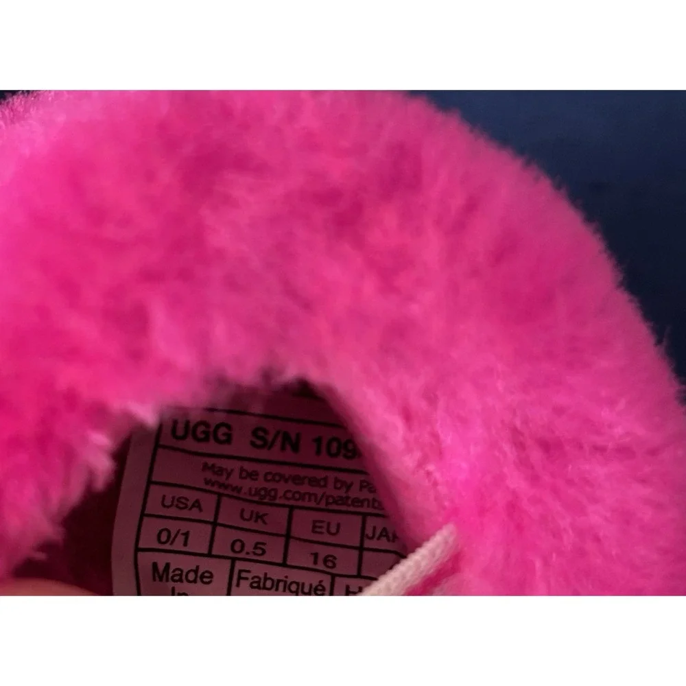 UGG BABY GIRL NEWBORN 0/3 Month Fluff Hot pink slide sandal logo strap size 0  1